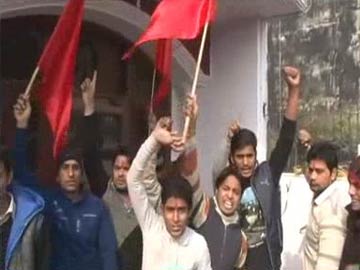 ‘‘ہندو رکشا دل ‘‘ کے کارکنوں کا عام آدمی پارٹی کے دفتر پر حملہ 